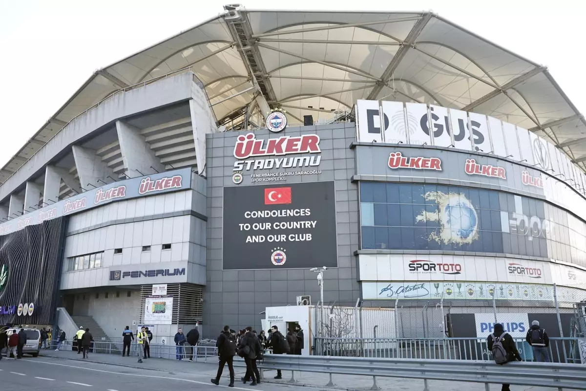 Fenerbahce Stadyum Disindaki Isim Tabelasini 18891847 848 Amp