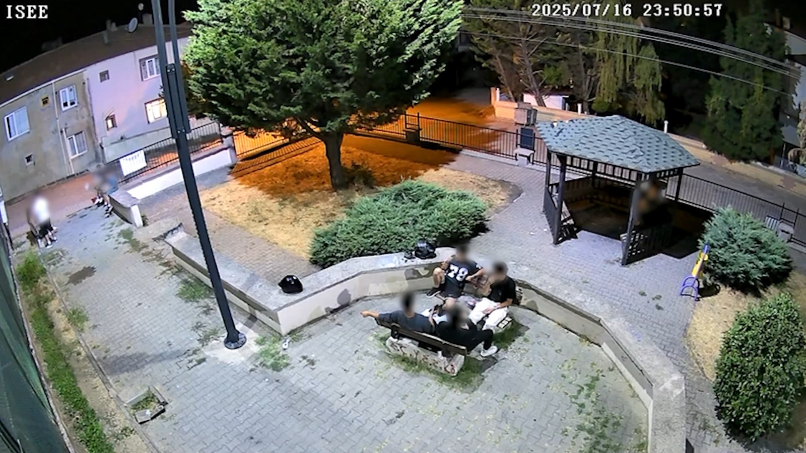 Gençler Bi̇raz Ki̇rletti̇ Sonra Güzelce Temi̇zledi̇ (2)