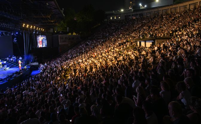 Hadise Harbiye Konserinde Dans, Şov Ve Yağmur Efektiyle Büyüledi2