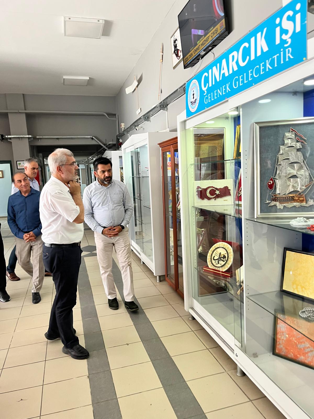 İl Millî Eğitim Müdürü Aytekin Yılmaz’dan Çınarcık’ta Eğitim Kurumlarına Ziyaret2