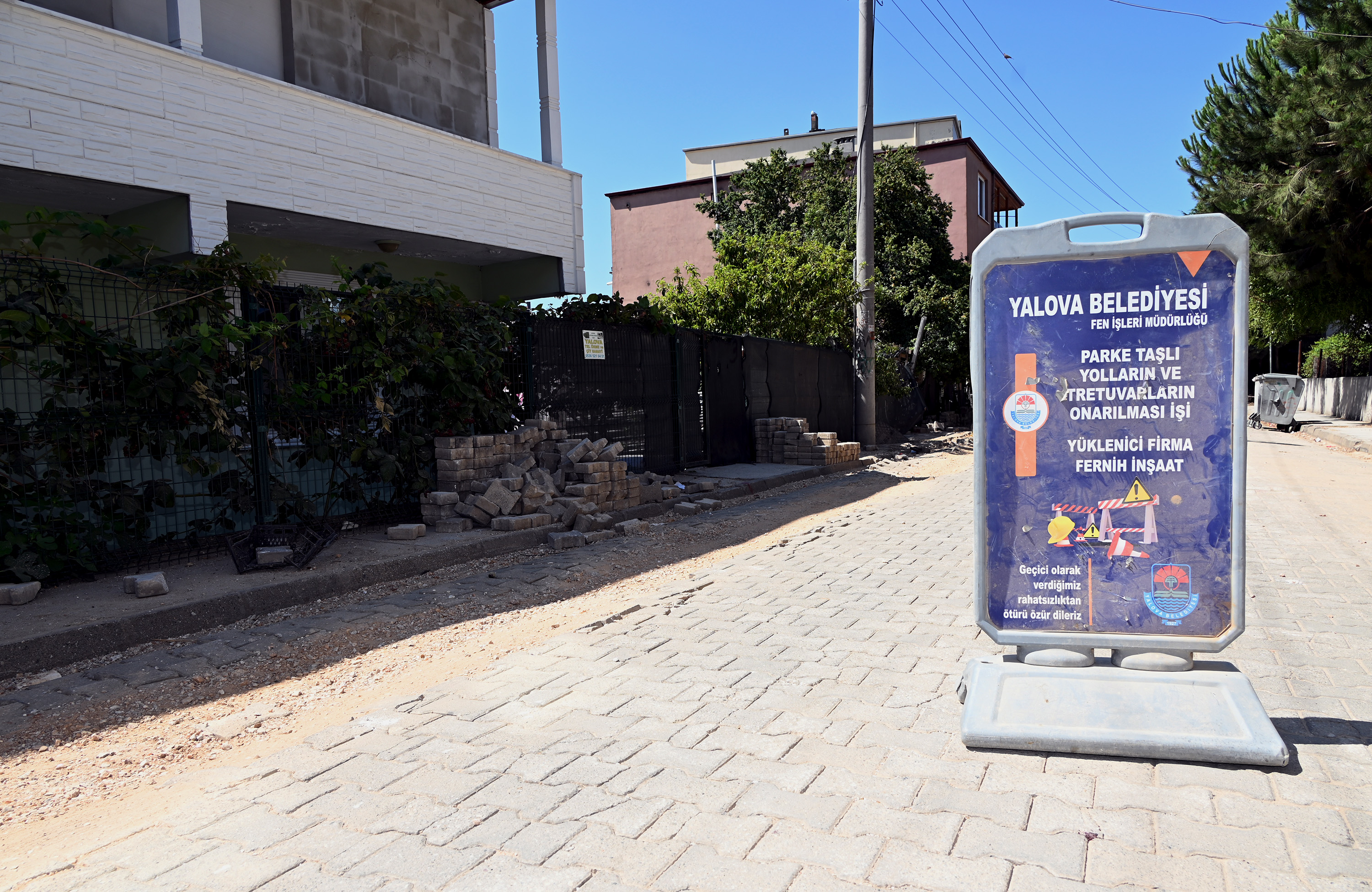 Radar Caddesi’nde Yol Ve Kaldırım Onarımı Devam Ediyor2