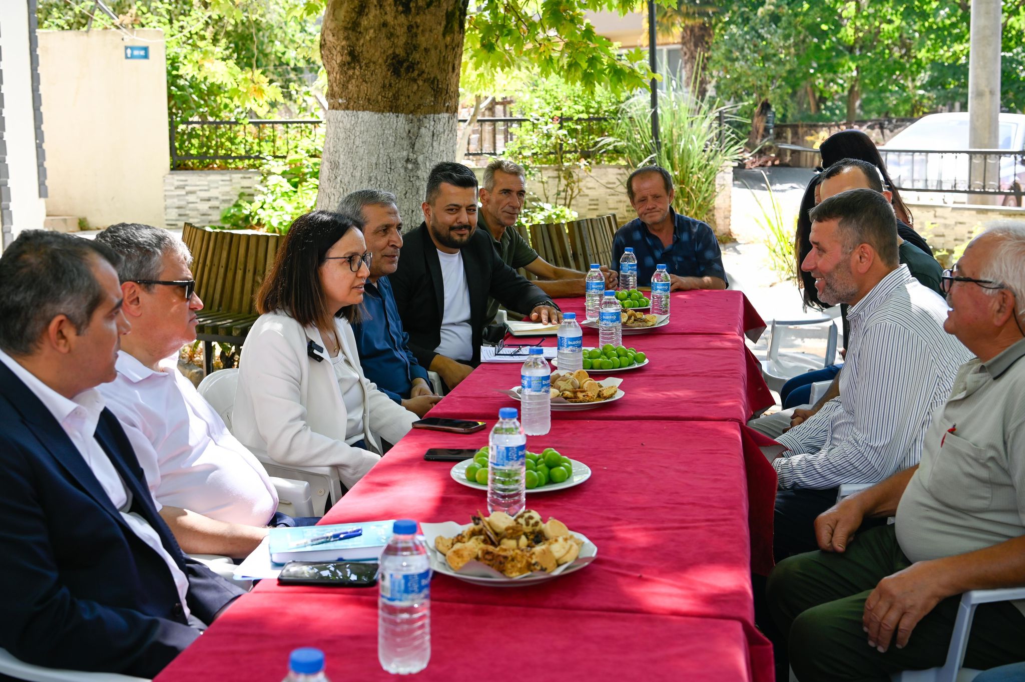 Vali Kaya, Çukurköy'de Vatandaşların Taleplerini Dinledi2