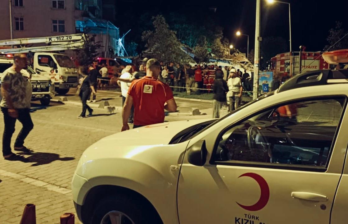 1754858396 Turk Kizilay Balikesir Depremi 4