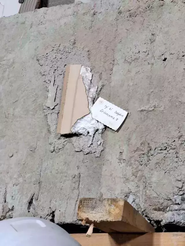 19 Uncu Saatte Aci Haber Geldi enkazdaki not yürekleri dağladı