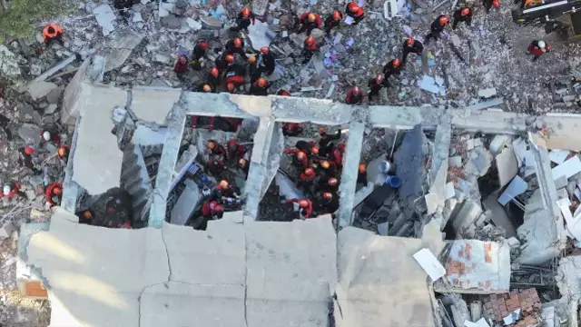 Gebze De Yikilan Binada Zamanla Mucadele 19197640 9889 M