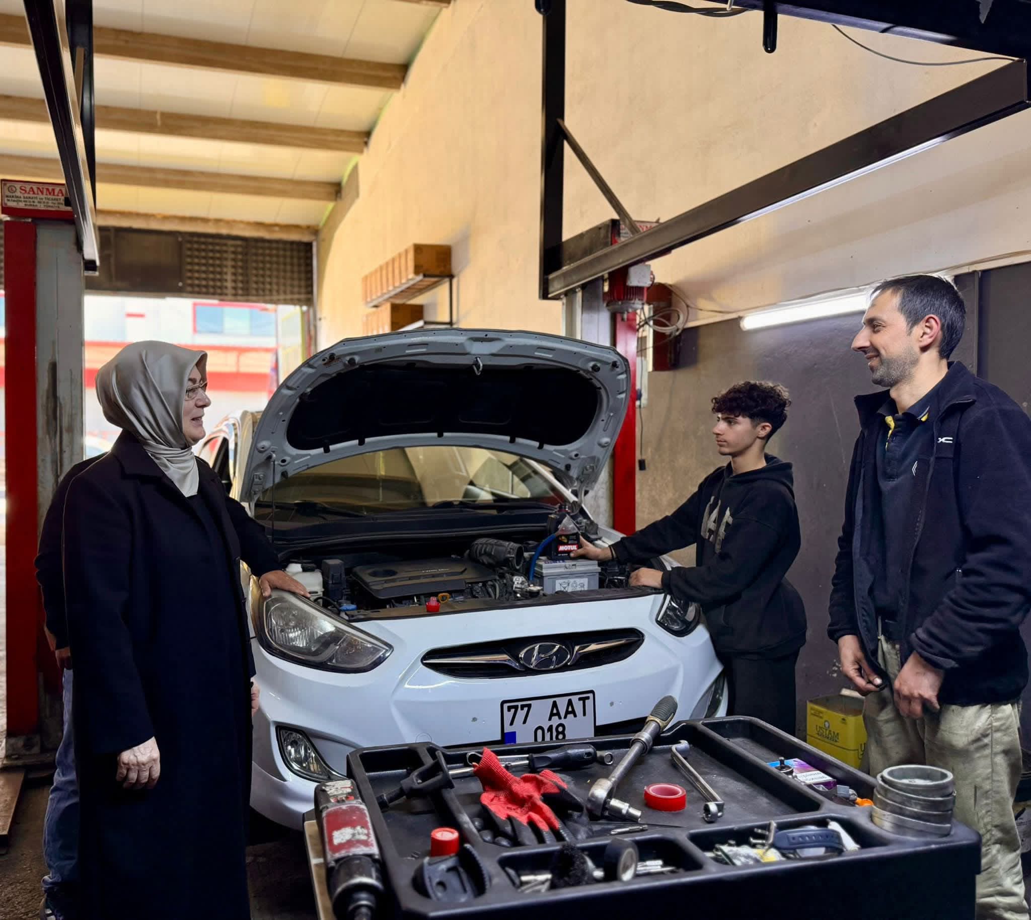 Meliha akyol küraLı sanayisitesi esnafını ziyaret etti