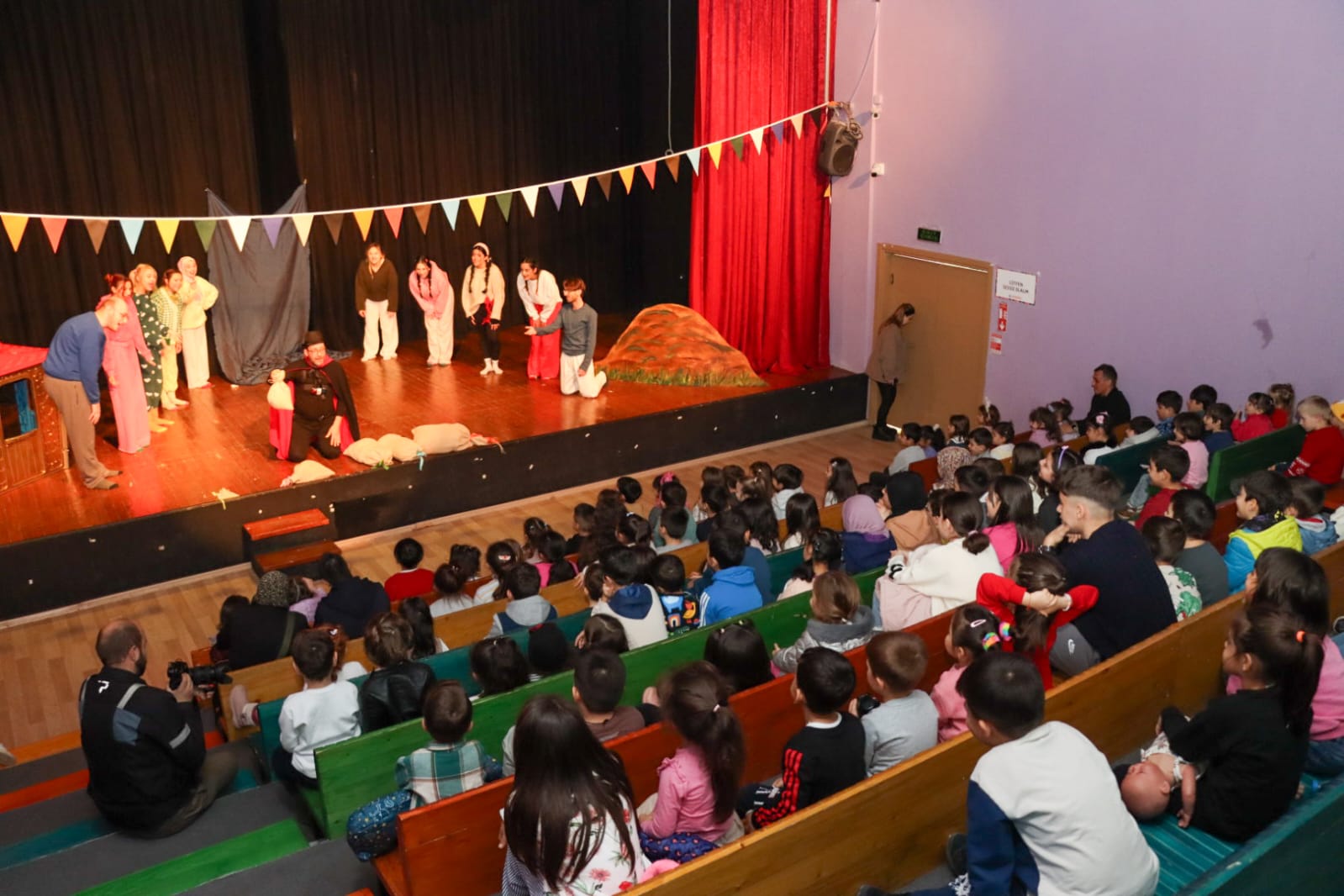 Çocuk Ti̇yatrosu (8)