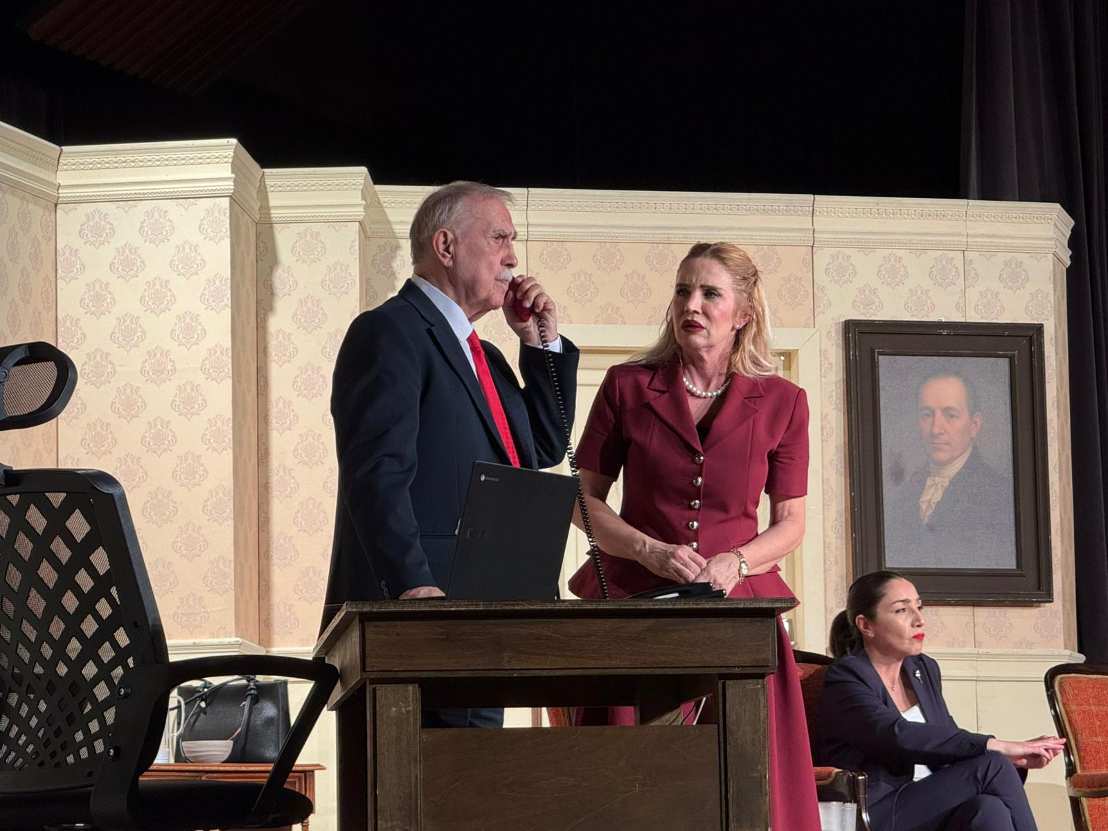 Olaylar Çok Büyük Tiyatro (4)