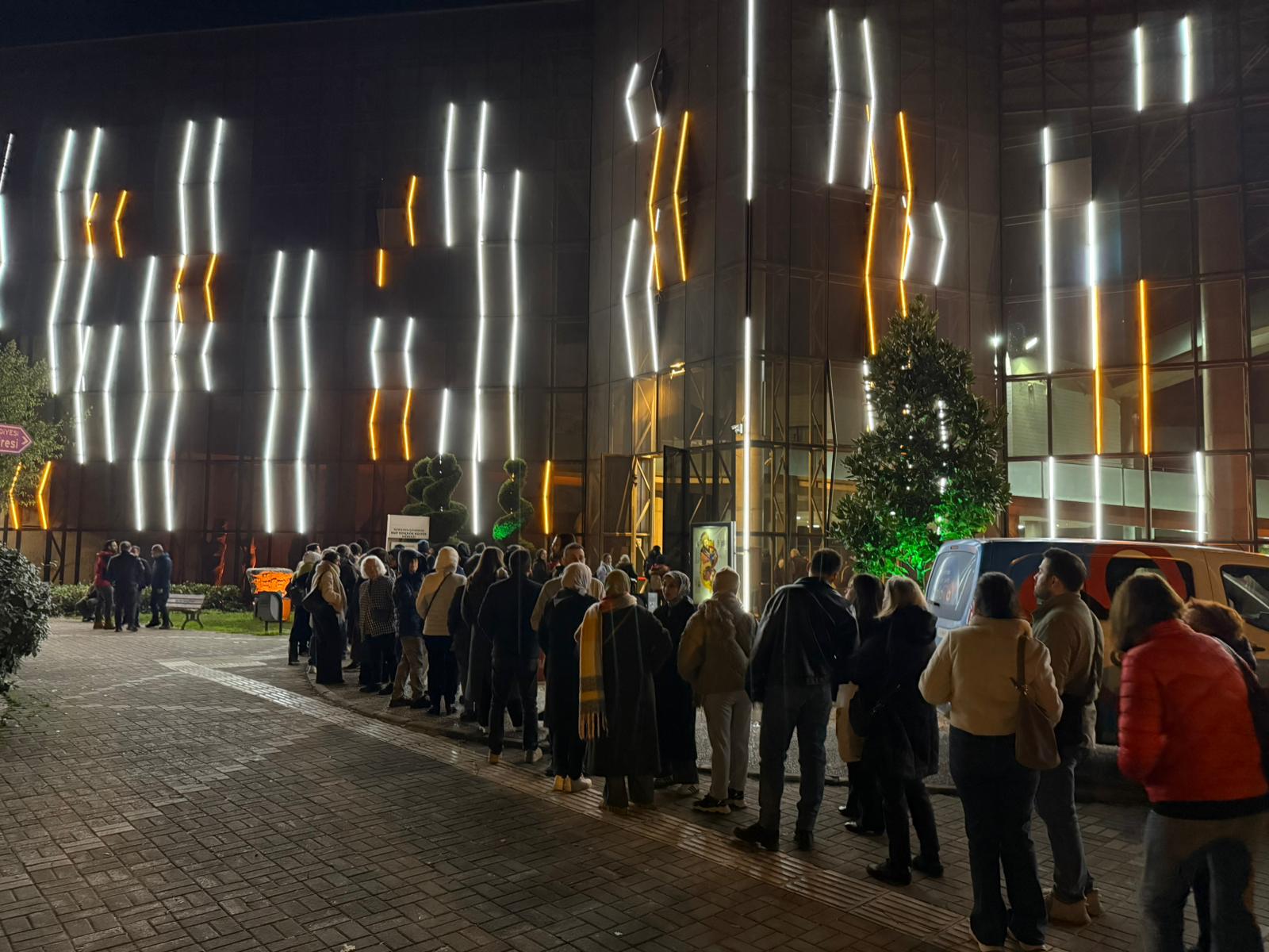 Olaylar Çok Büyük Tiyatro (5)