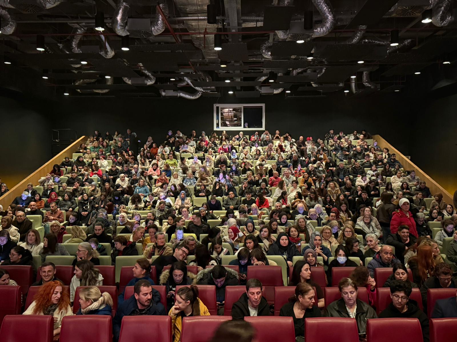 Olaylar Çok Büyük Tiyatro (6)