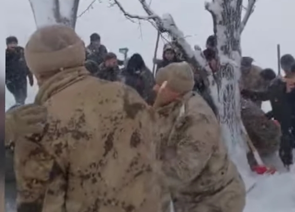 Van'da çığ tehlikesi evler tahliye edildi