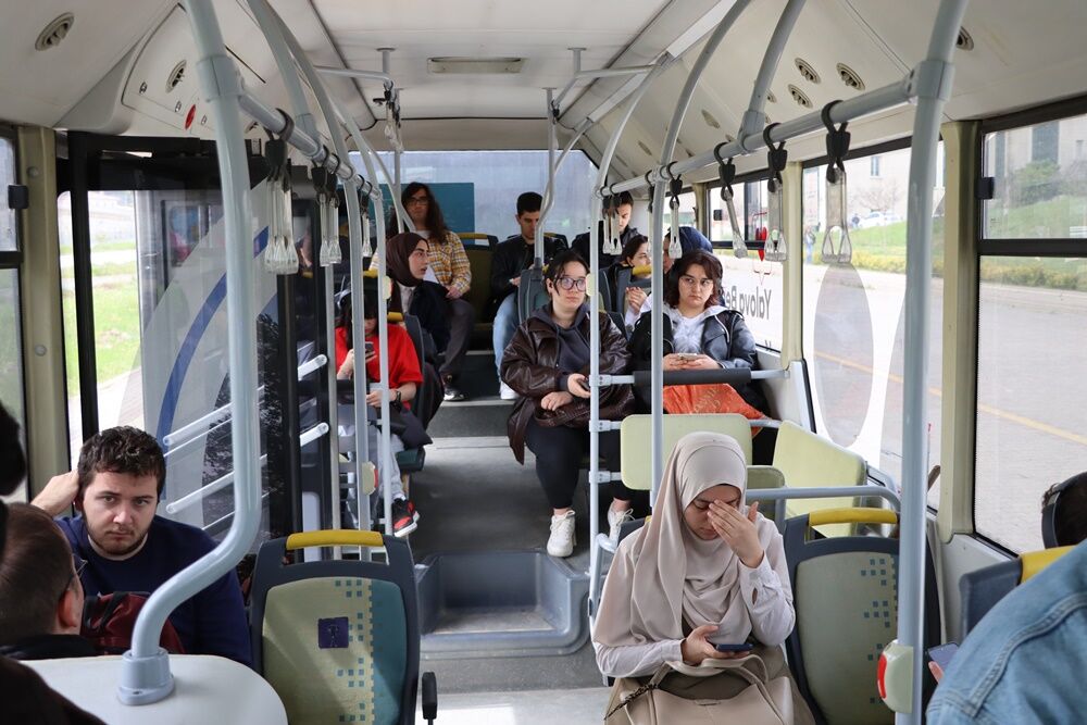 Üni̇versi̇te Servi̇s (4)