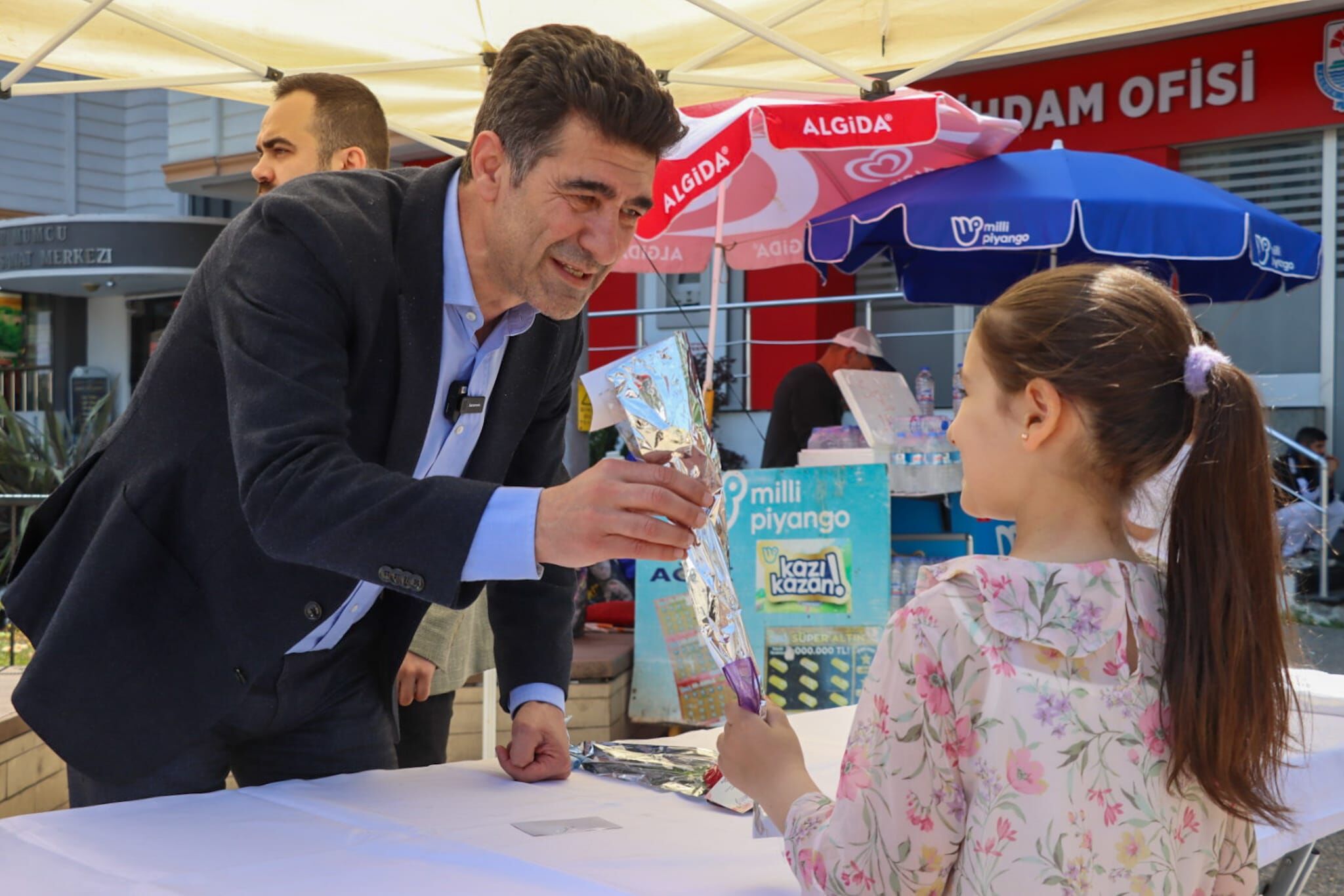 Annelere Çi̇çekler Yalova Beledi̇yesi̇'nden (12)