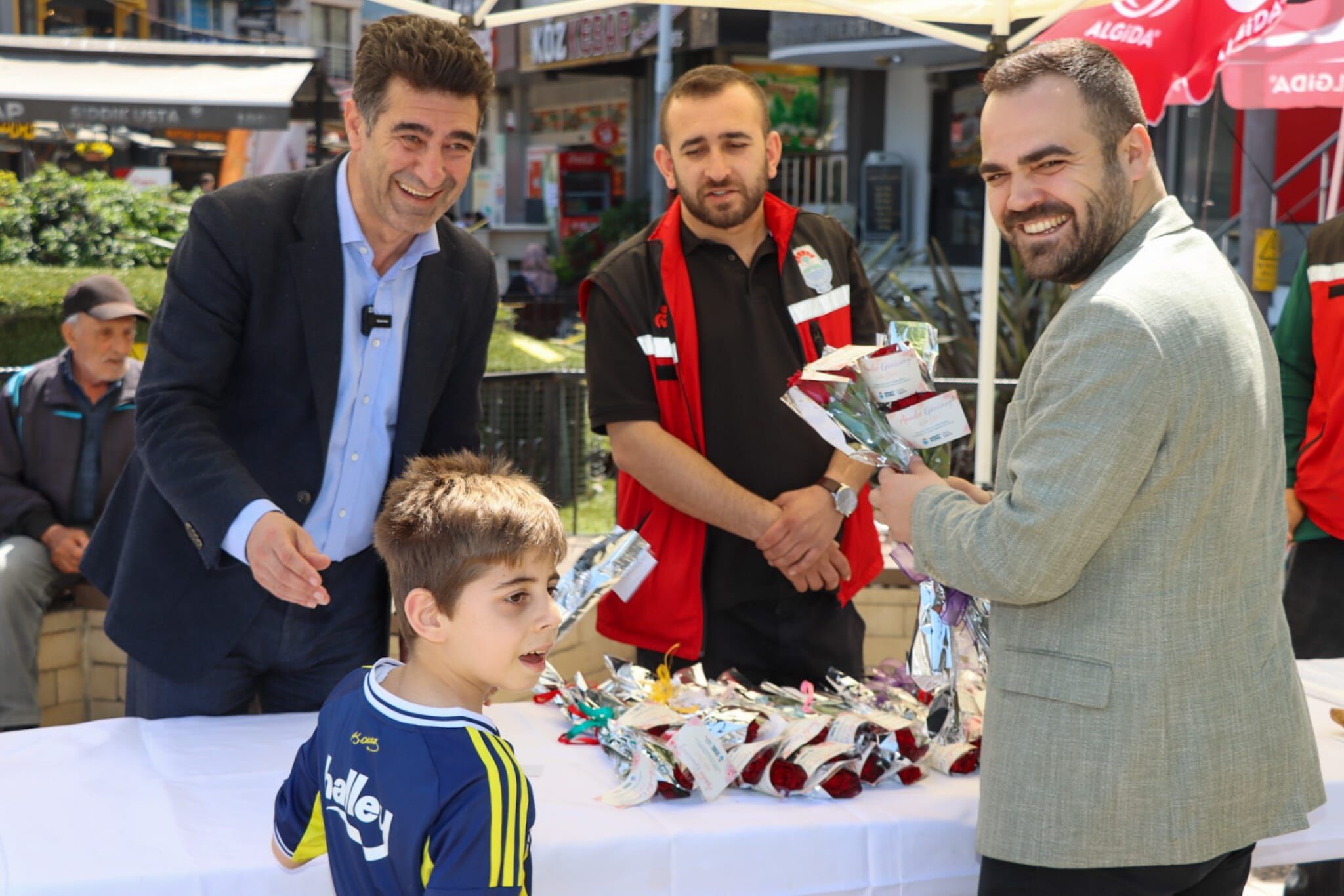 Annelere Çi̇çekler Yalova Beledi̇yesi̇'nden (15)