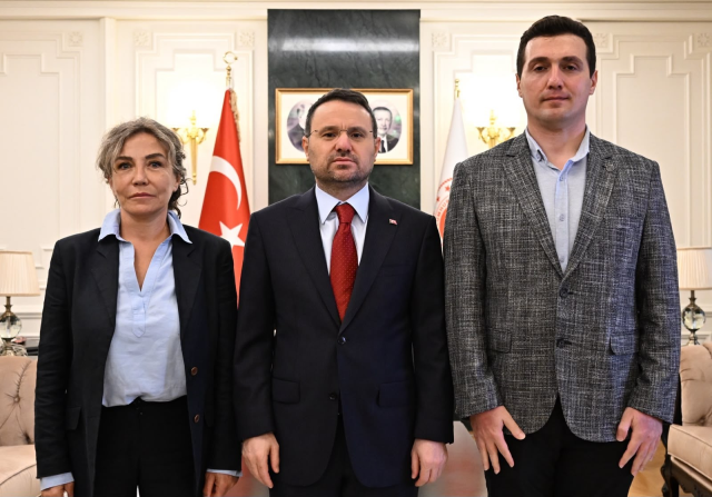 Bakan Gurlek Oktay Behcet Oktay Ailesiyle Gorustu