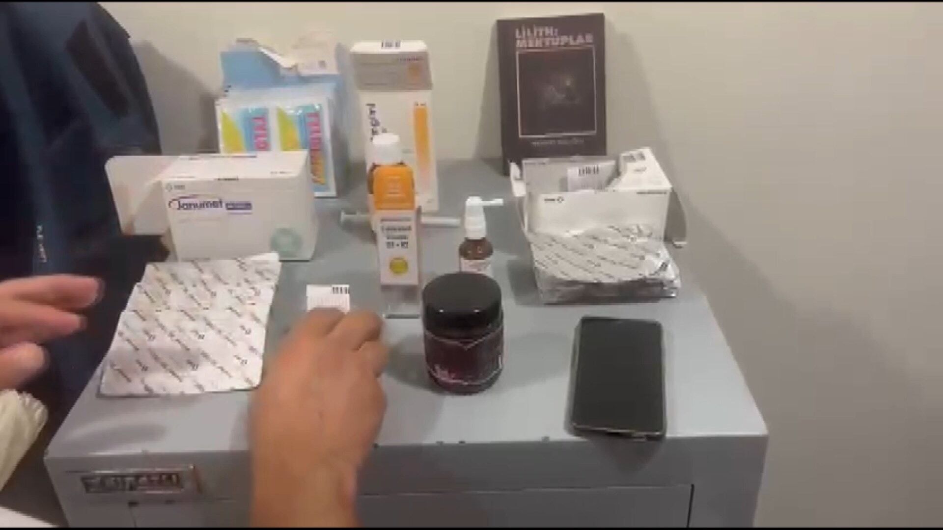 Banka Kasasindan Kitap Cikti