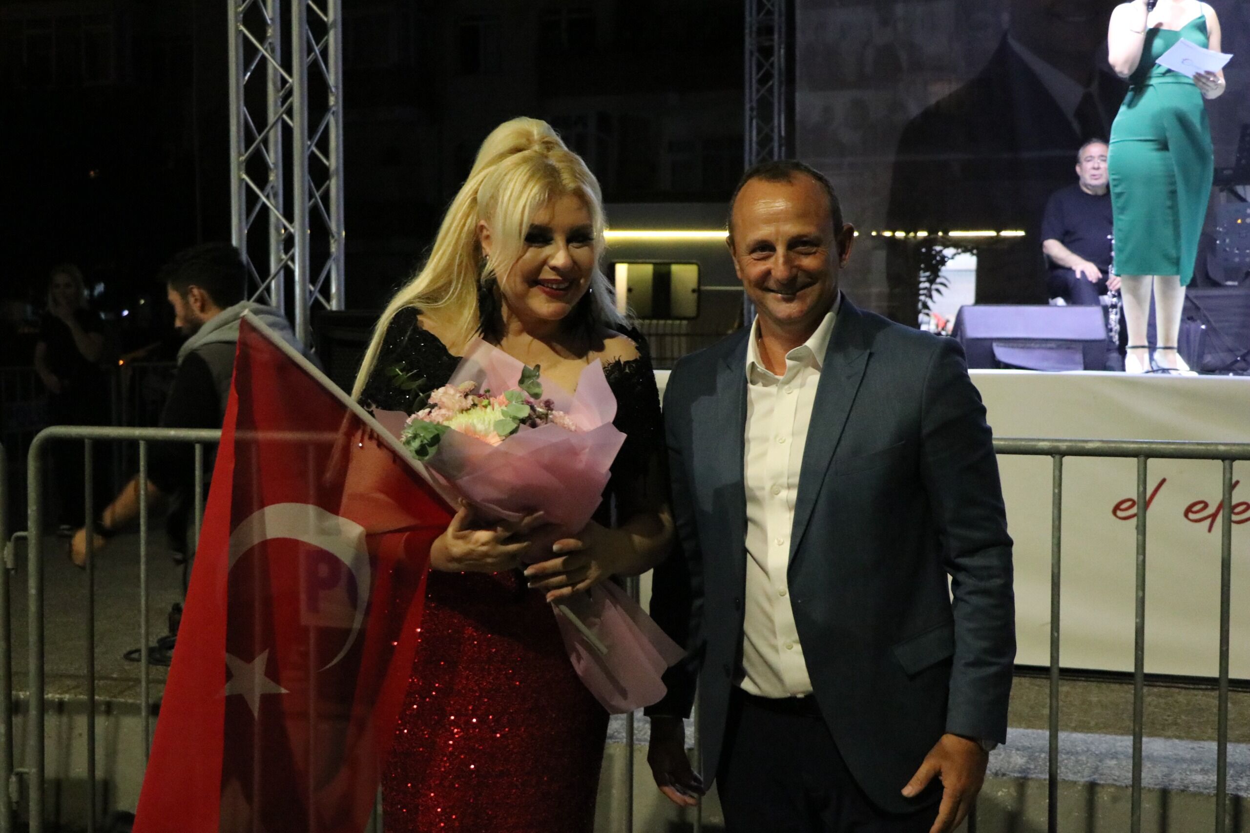 Ciftlikkoyde Zafer Bayrami Coskusu