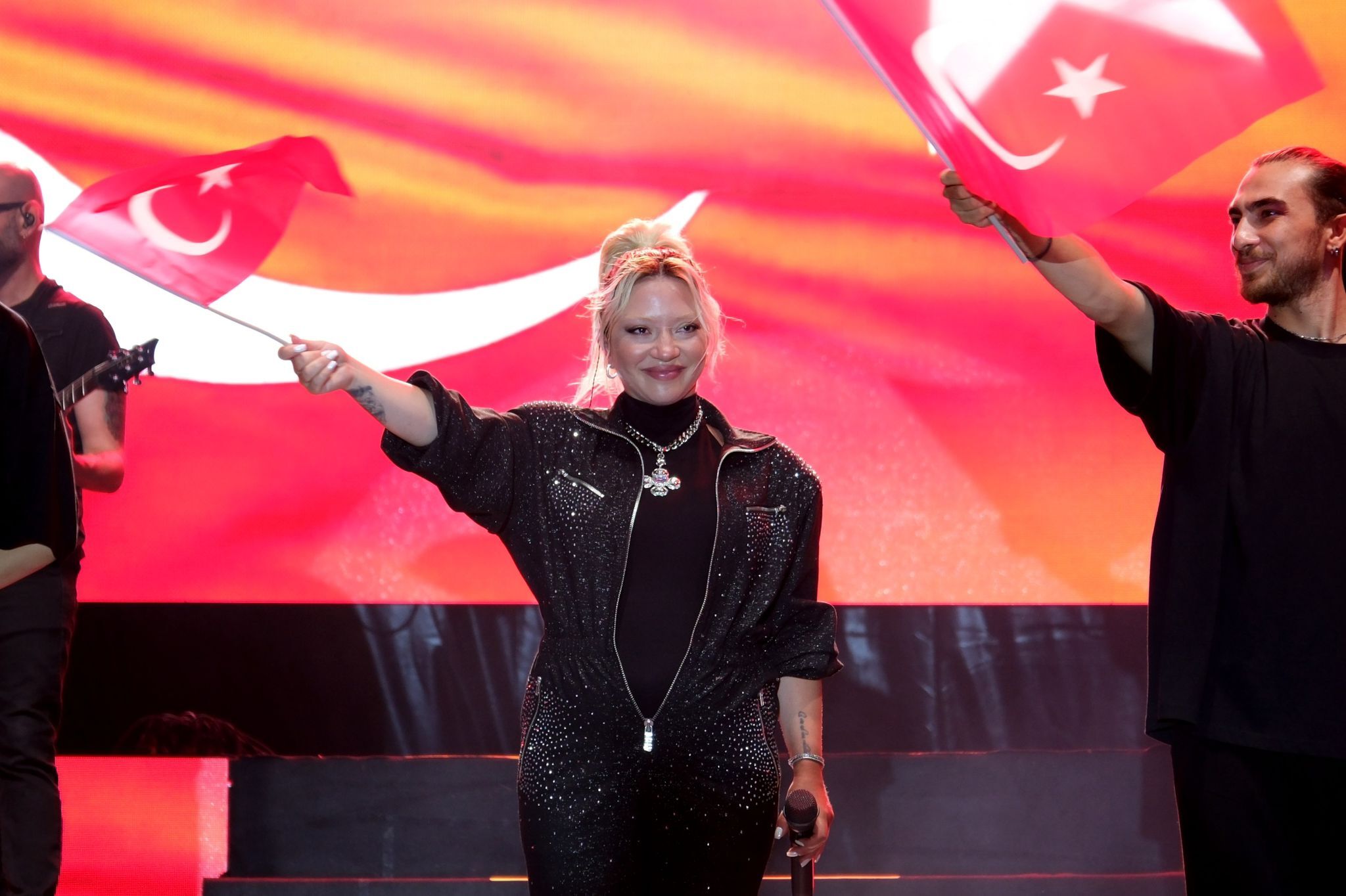 Ece Seckin Zafer Bayrami Hersek