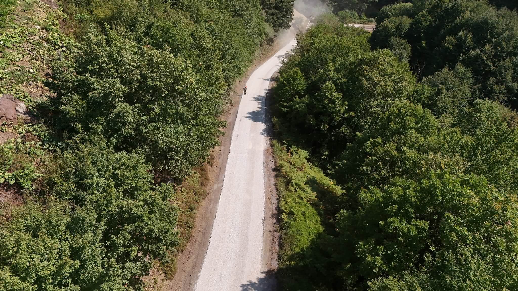 Sermayecik Burhaniye Yolunda 4 Kilometrelik Sathi Kaplama Tamamlandi 3