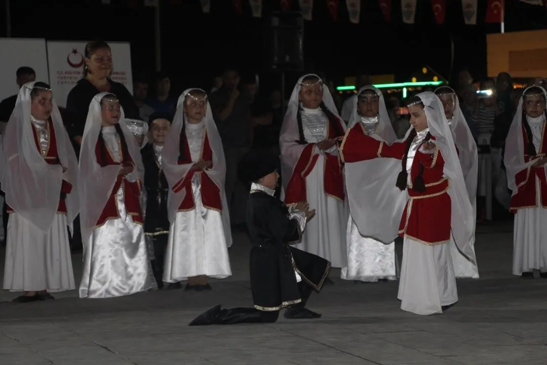 Yalova Kafkas Dans Festival Acilis Yuruyus Program Etkinlik 22