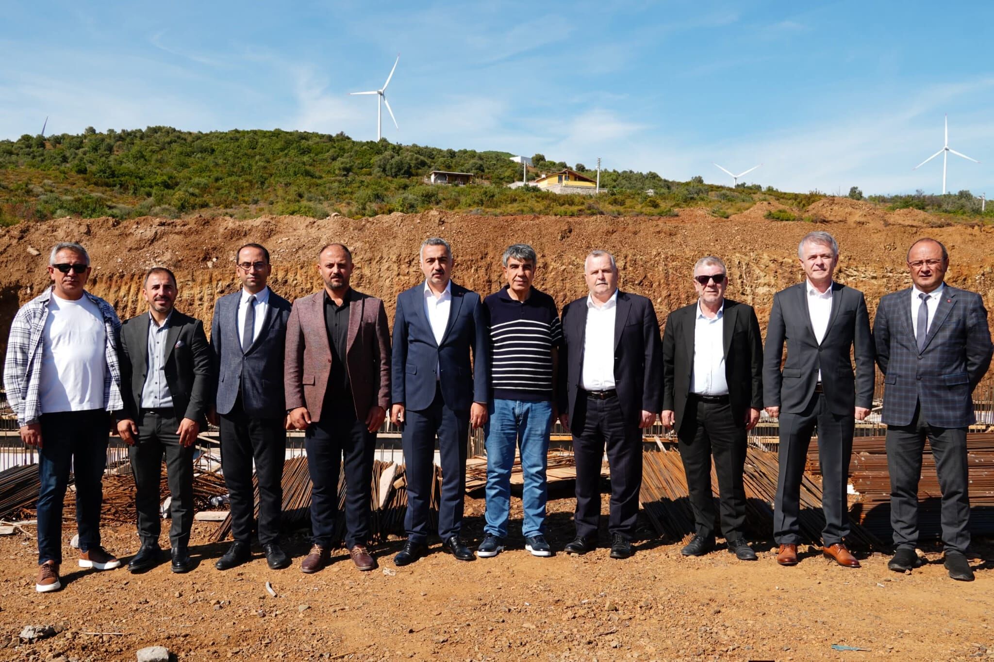Armutlu’ya 16 Derslikli Yeni İlkokul Geliyor! Temel Atma Programı Gerçekleştirildi