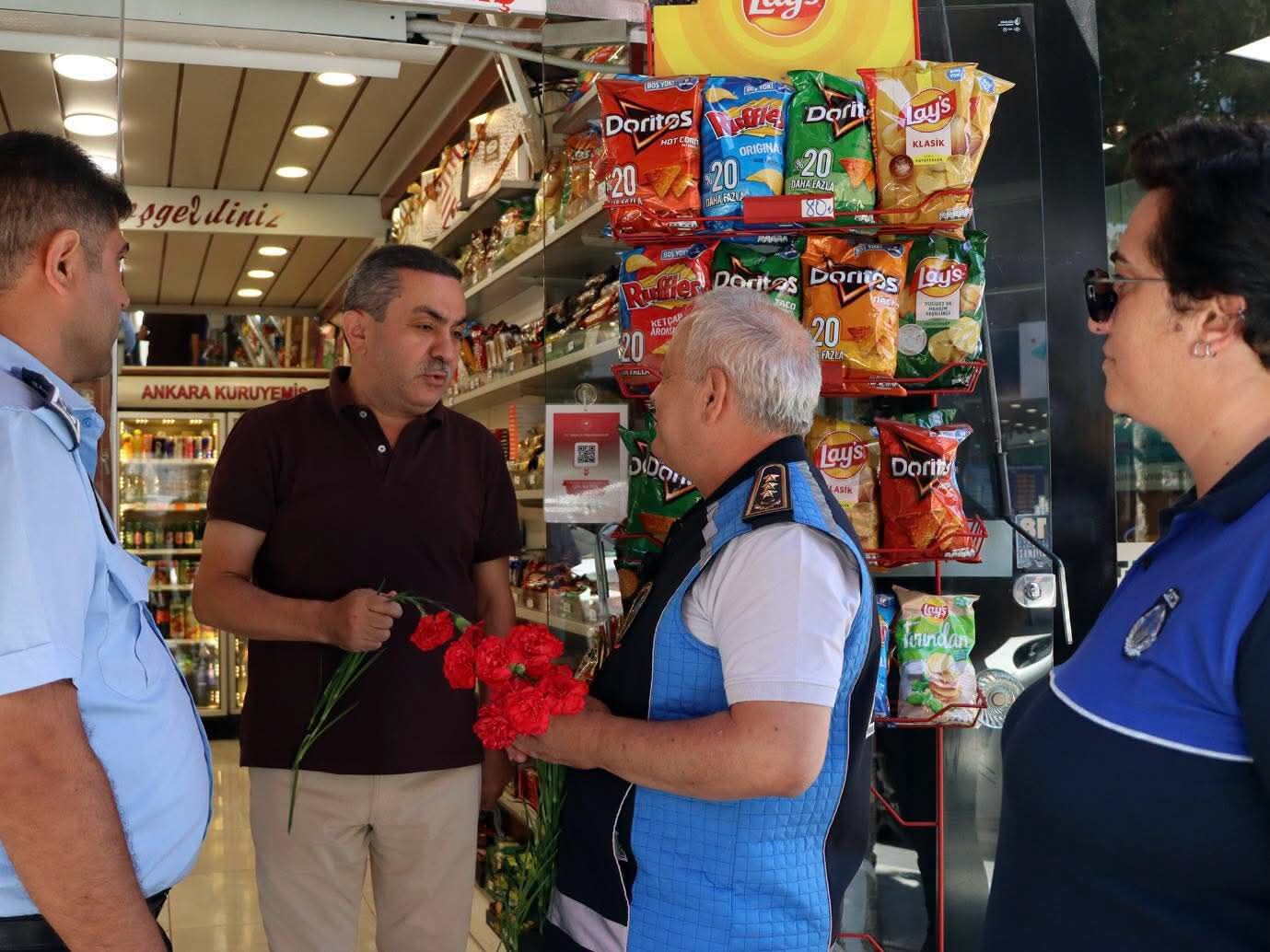 Esnafa Karanfil Takdimi Ve Zabita Haftasi