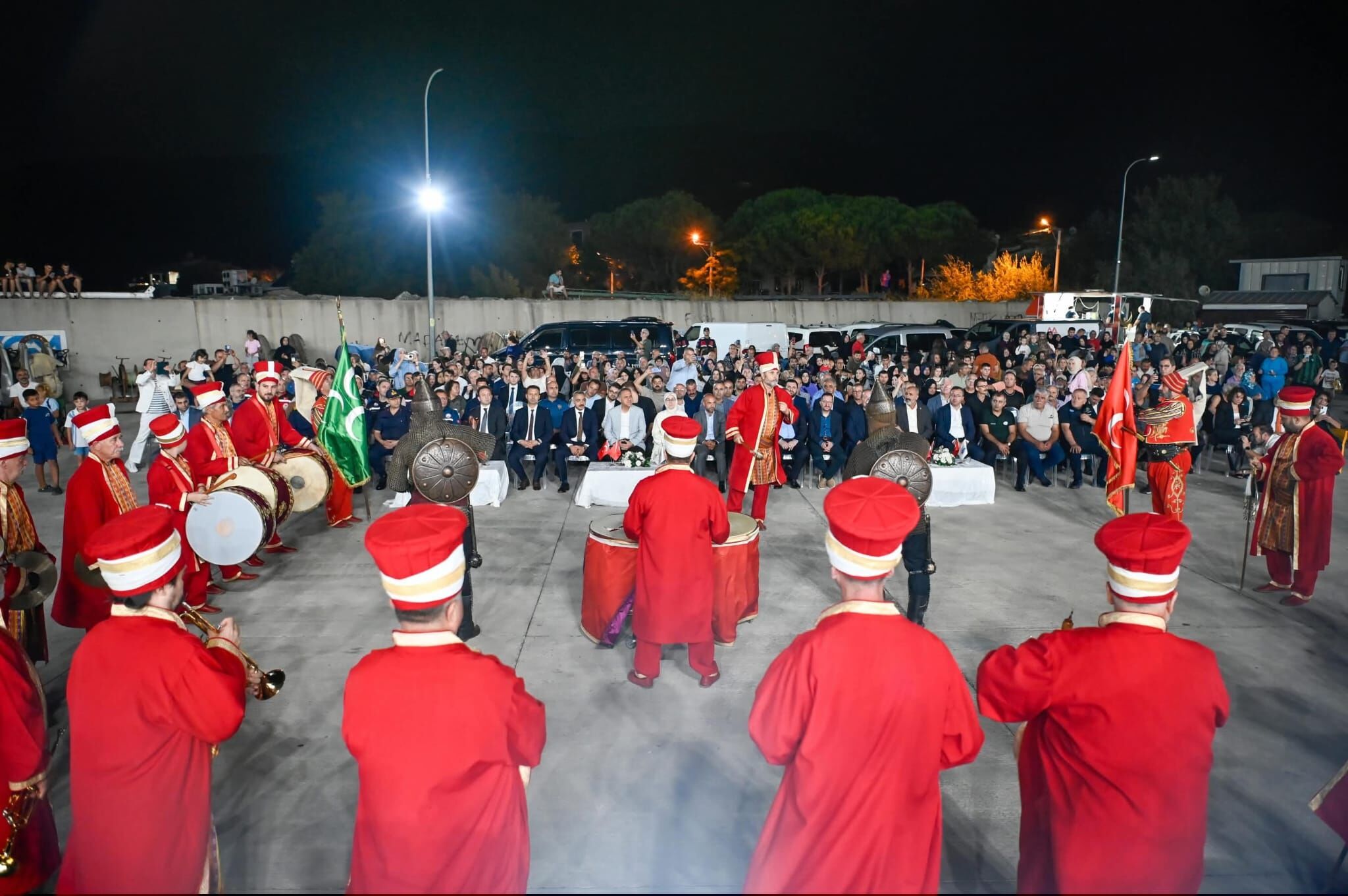 Meliha Akyol Ve Erinc Demir Armutlu Balikesir Ziyareti