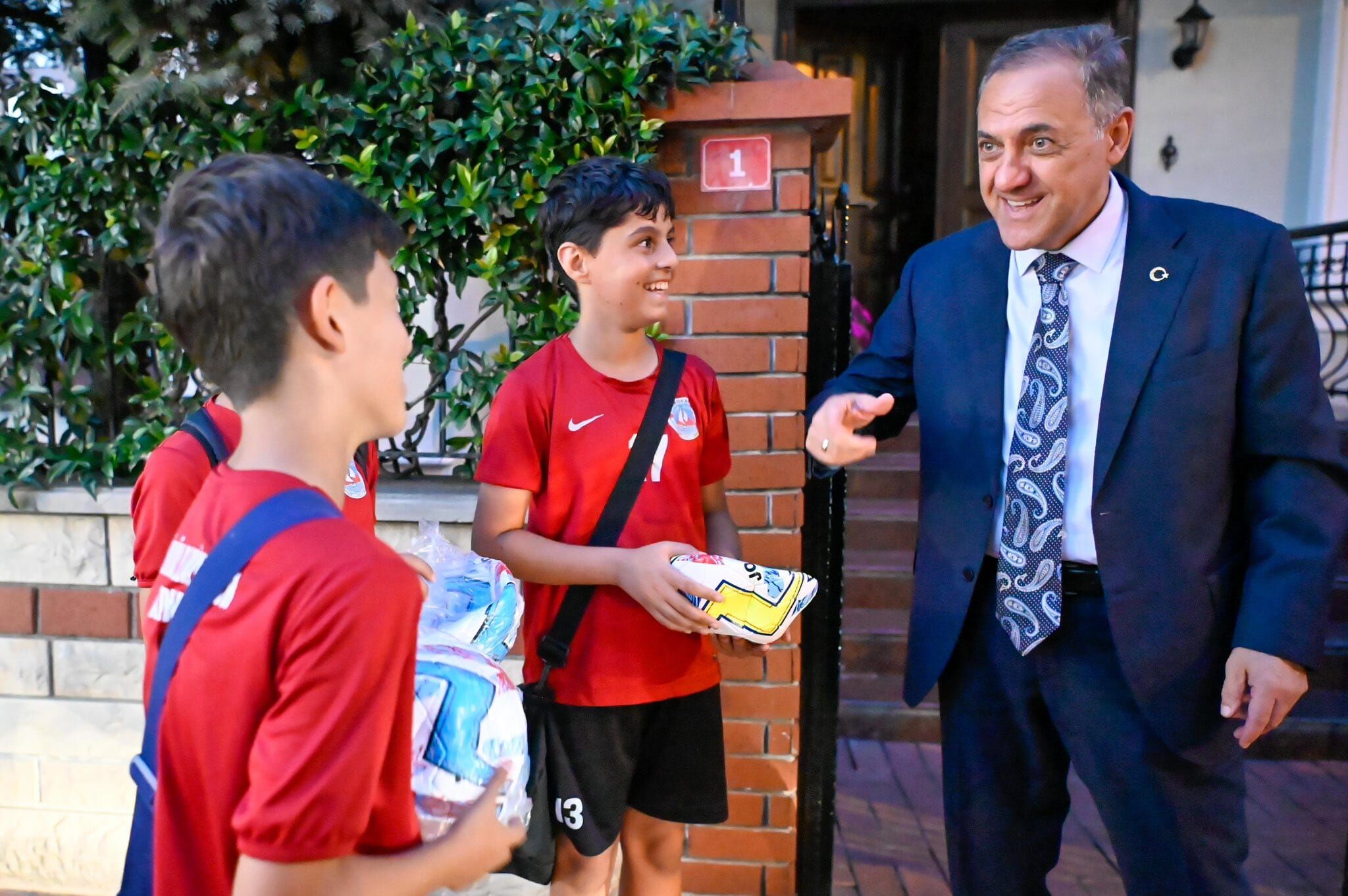 Vali Dr Ahmet Hamdi Usta Ciftlikkoy Belediyespor U13 Futbolculari
